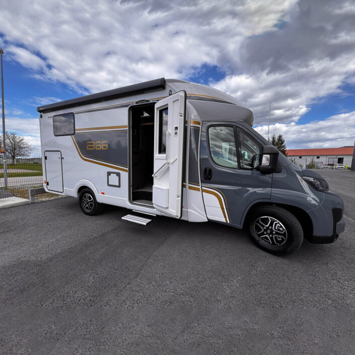 3. Fiat Burstner B66 TD 690 G 140hk Automat Långbäddar