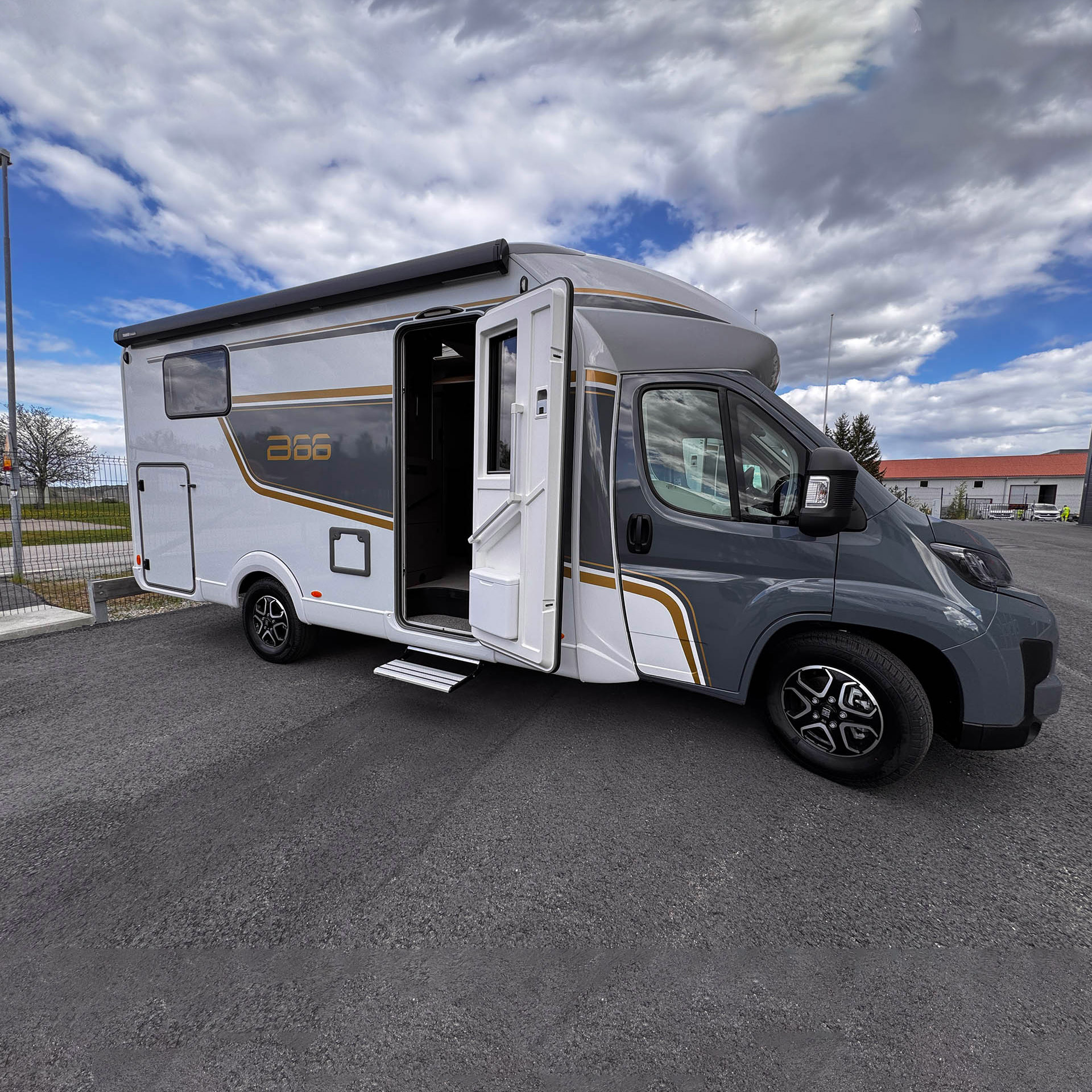 2. Fiat Burstner B66 TD 690 G 140hk Automat Långbäddar